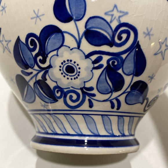ROYAL GOEDEWAAGEN (Gouda Pottery) Blue Hand Painted Fluted Vase - Picture 3 of 6